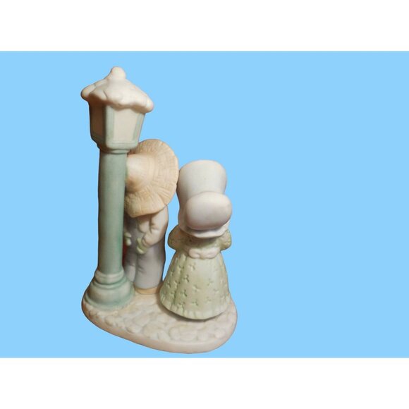 CIRCLE OF FRIENDS Figurine- JOY TO THE WORLD By MASTERPIECE  Homco 1992 - Picture 2 of 14